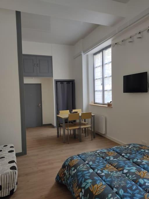 Appartement Avec Parking Prive Saumur Bagian luar foto