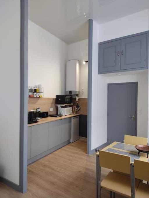 Appartement Avec Parking Prive Saumur Bagian luar foto