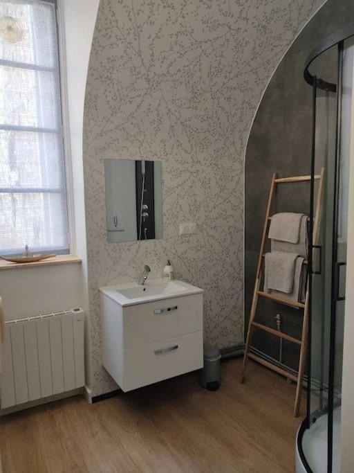Appartement Avec Parking Prive Saumur Bagian luar foto