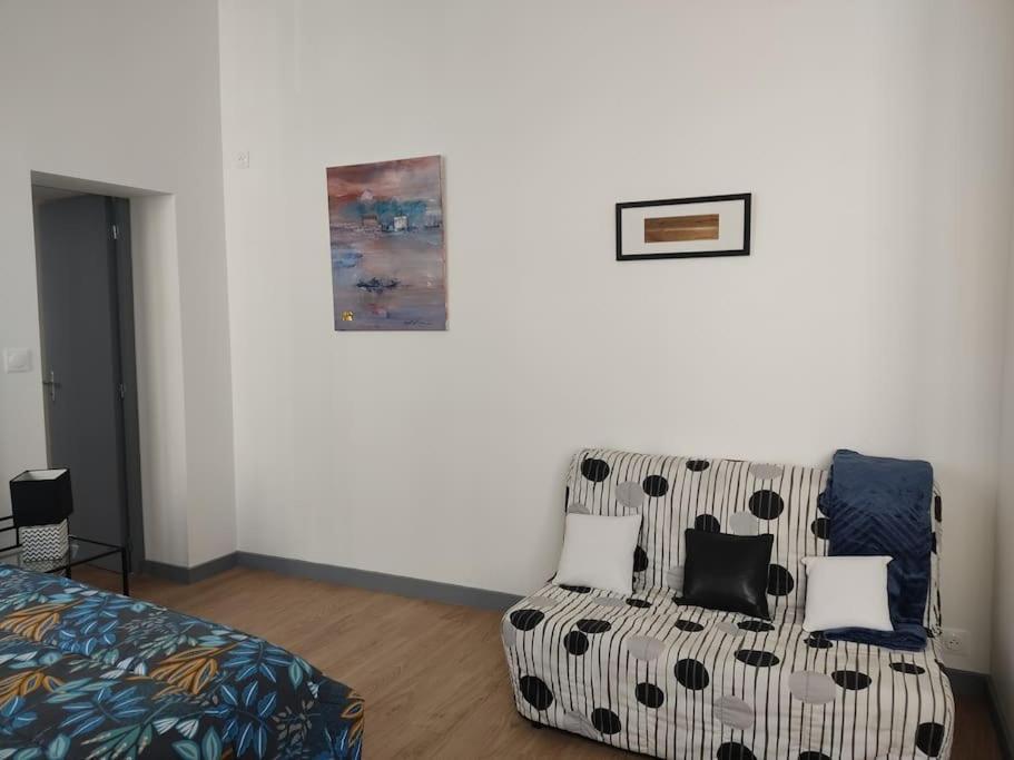 Appartement Avec Parking Prive Saumur Bagian luar foto