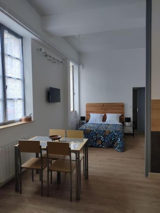 Appartement Avec Parking Prive Saumur Bagian luar foto