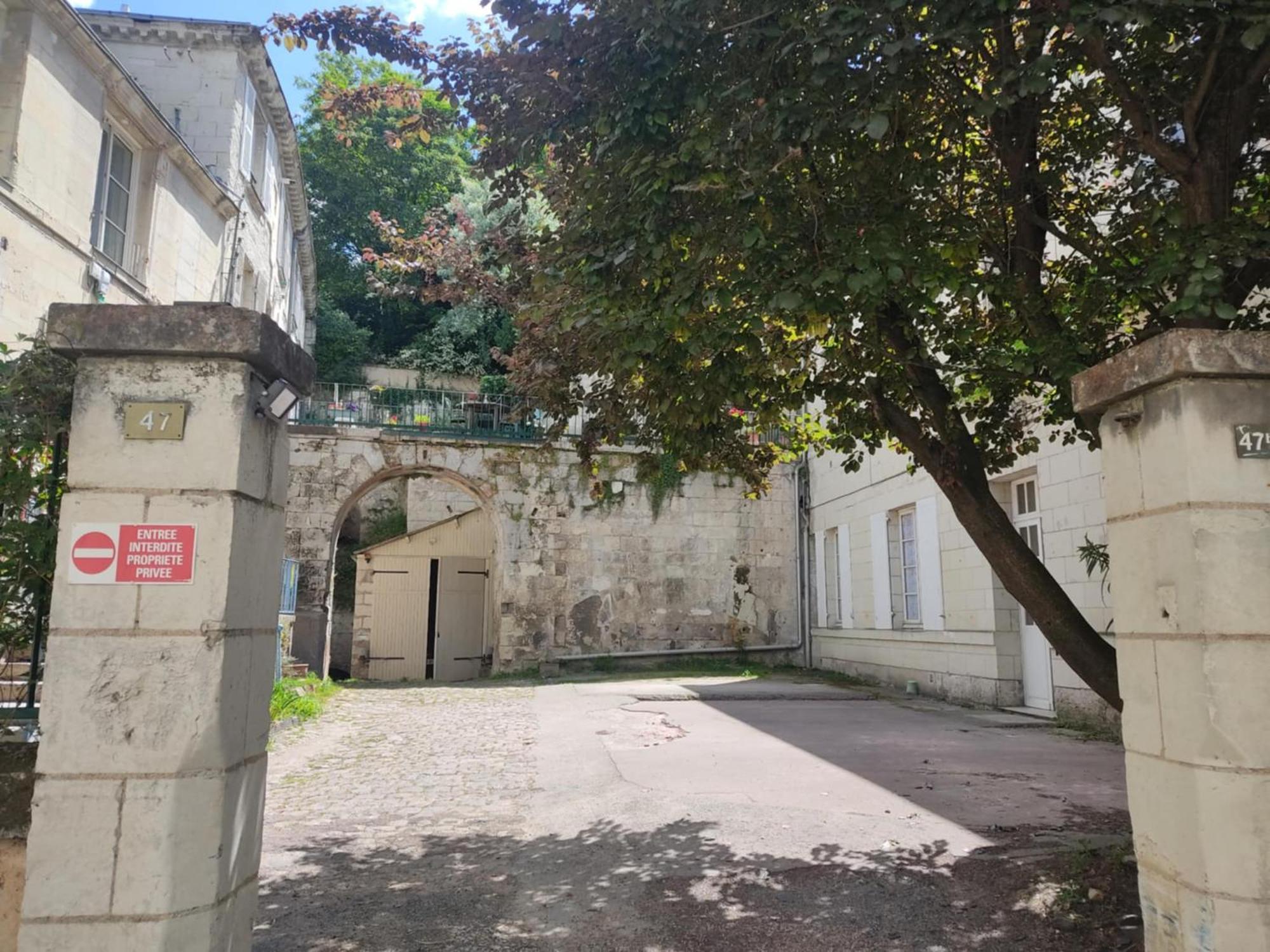 Appartement Avec Parking Prive Saumur Bagian luar foto
